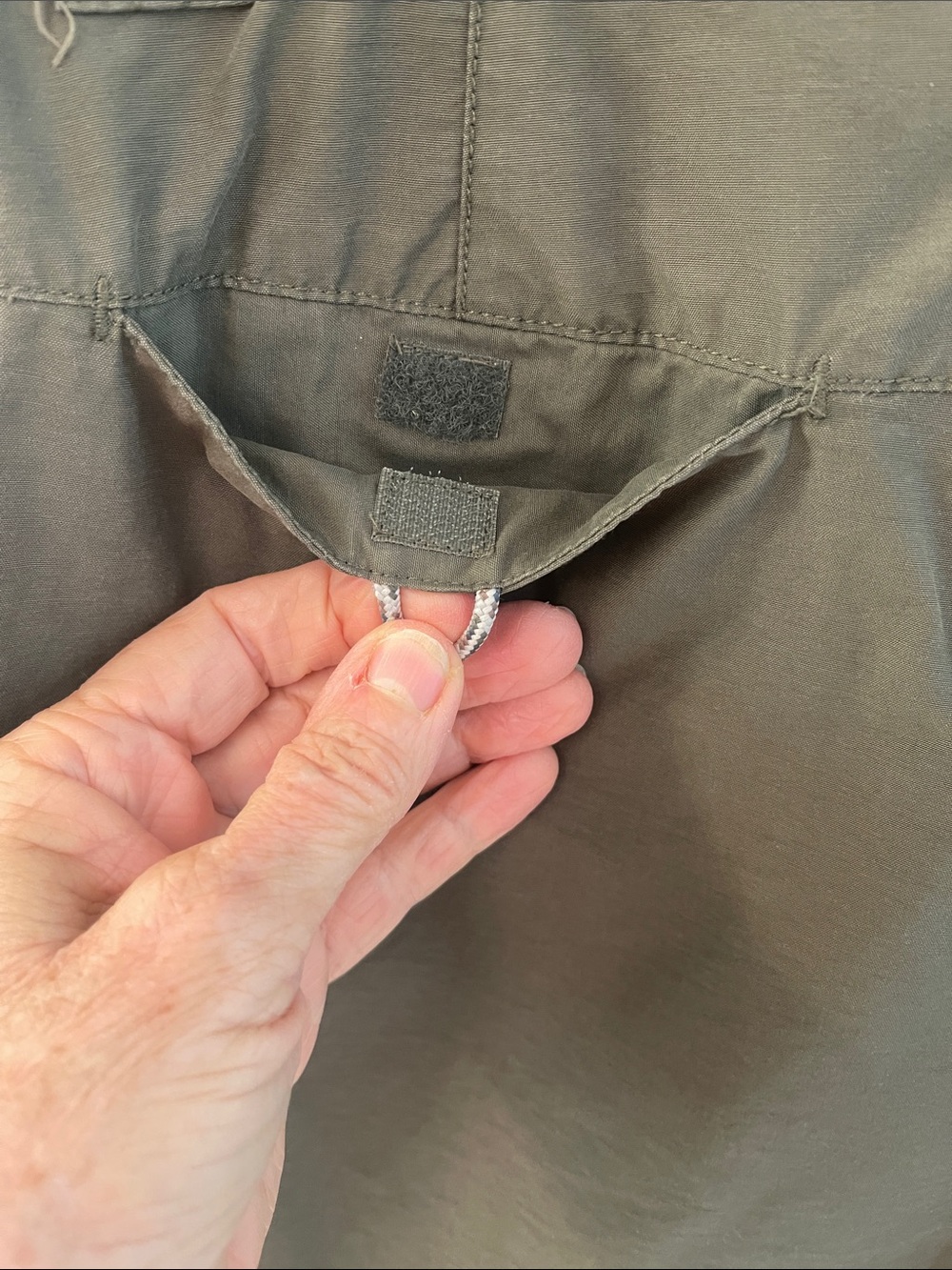 Columbia Women's Olive Cargo Shorts/ High Waisted - Picture 9 of 13